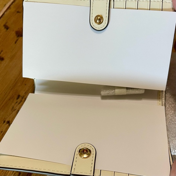 Kate Spade Urban Taxi Medium Slim Wallet - Picture 3 of 5